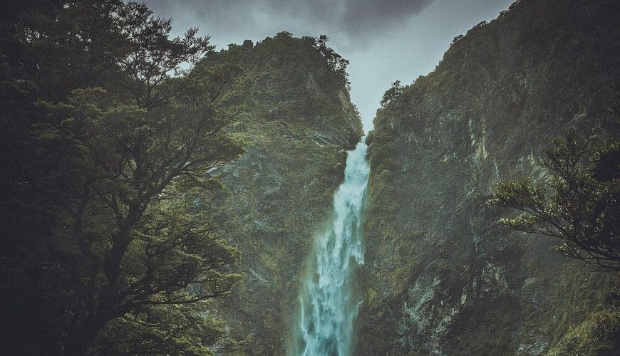 5 Romantic Waterfalls near Christchurch to visit on your Honeymoon